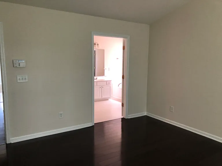 908 Wendlebury Ct — Photo 32