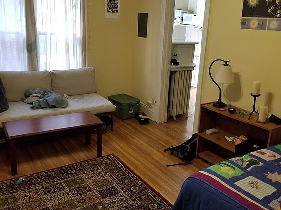 2nd image of 610 W Franklin Ave #7660958