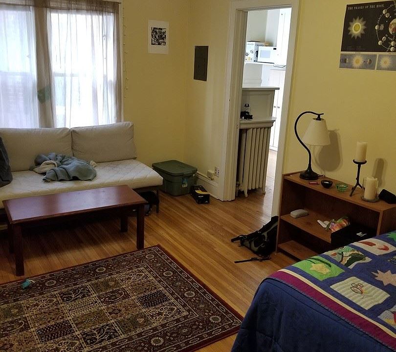 1st image of 610 W Franklin Ave #10355587