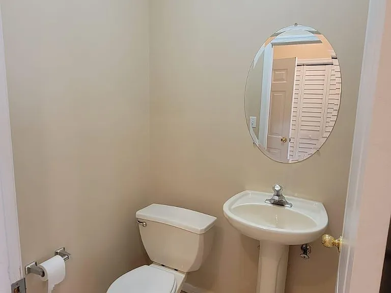 1081 Matthew St — Photo 12