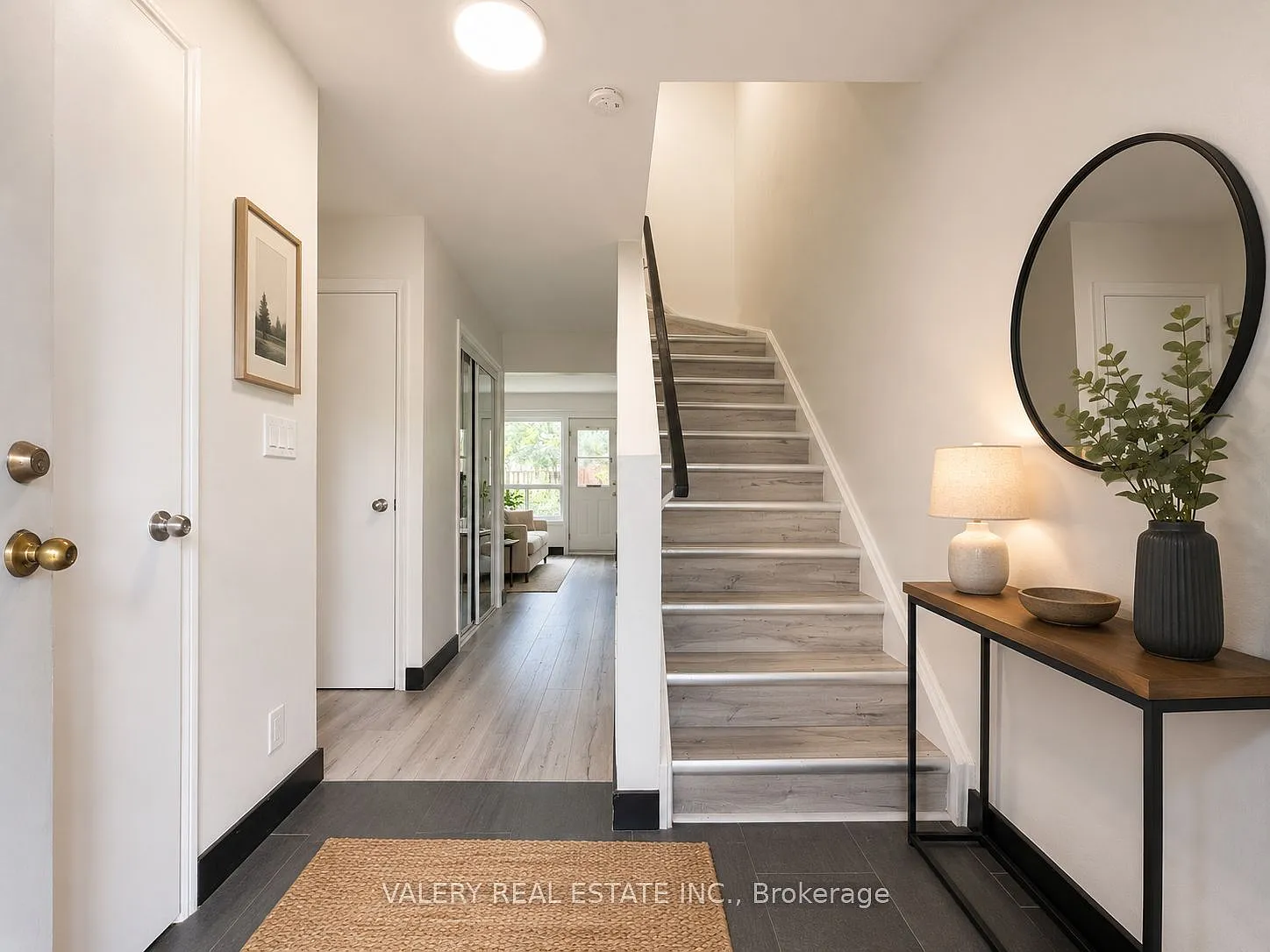 4 bed, $2,500 — Photo 2