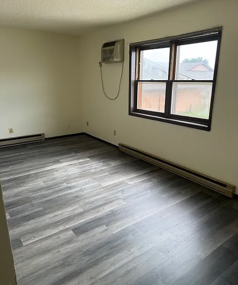 434 Martin Rd E — Photo 2