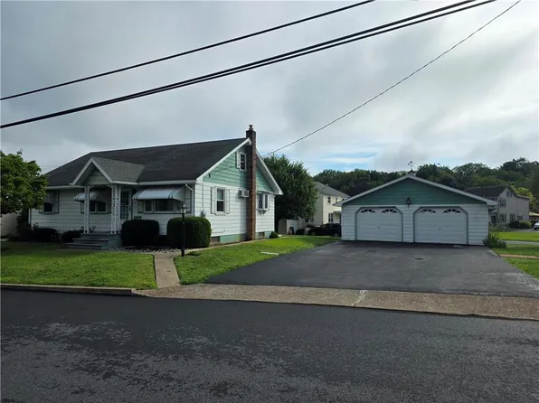4361 Spruce St, Whitehall, PA 18052