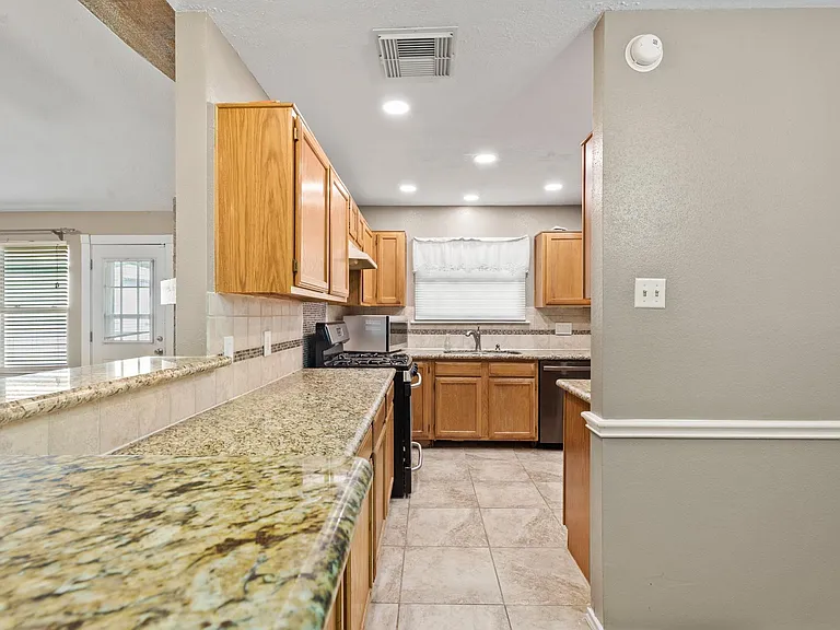 3877 Pecan Cir — Photo 9
