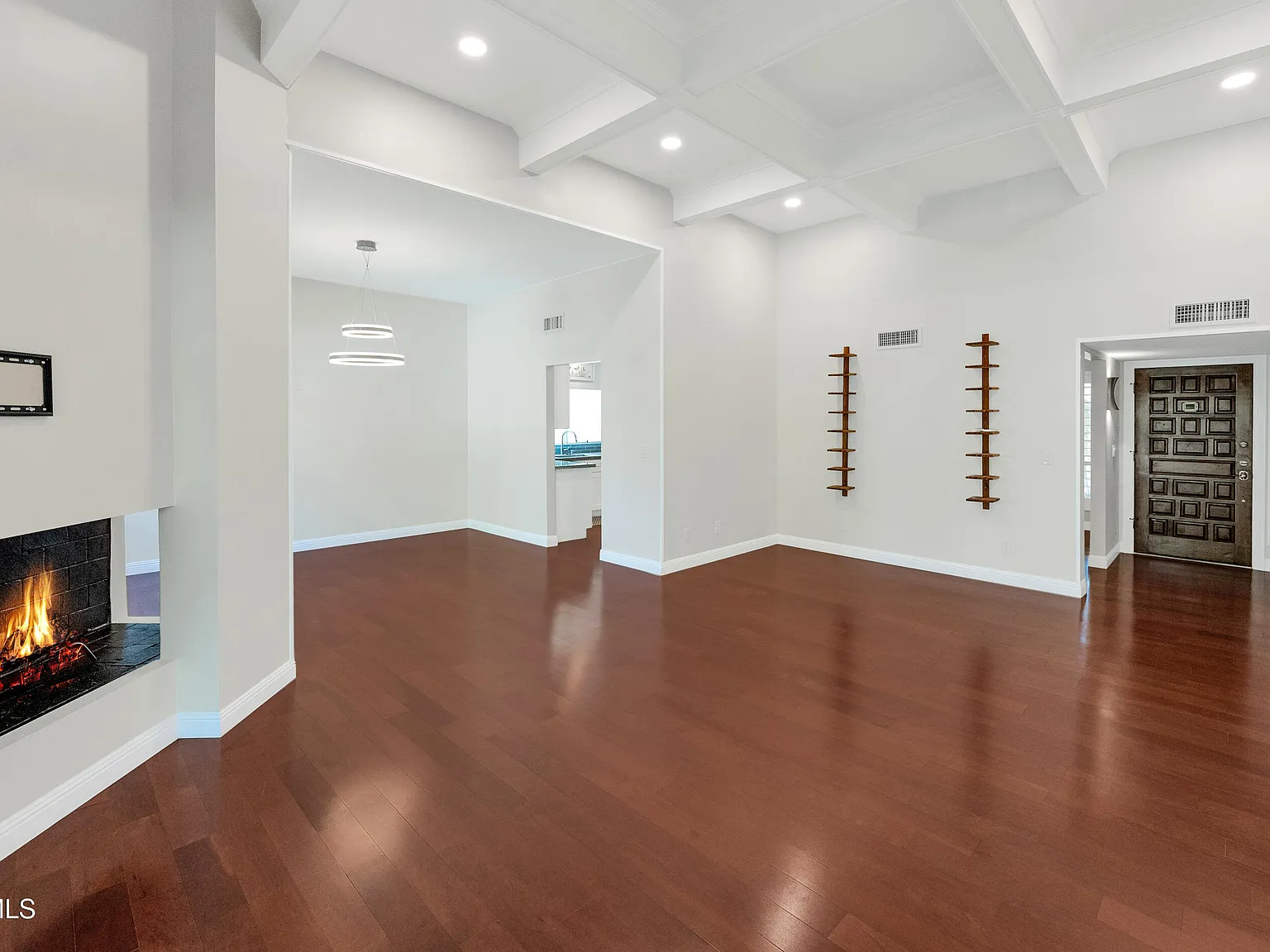 3 bed, 2.0 bath, 2097 sqft, $4,800 — Photo 4