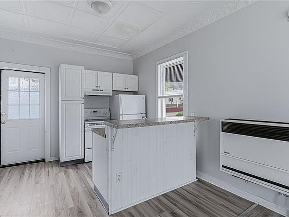 3rd image of 42 Transit St