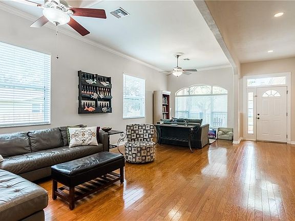 4th image of 668 Atwood Ave N