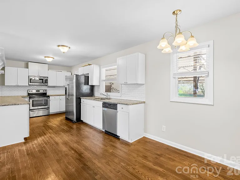 4033 Woodgreen Ter — Photo 10
