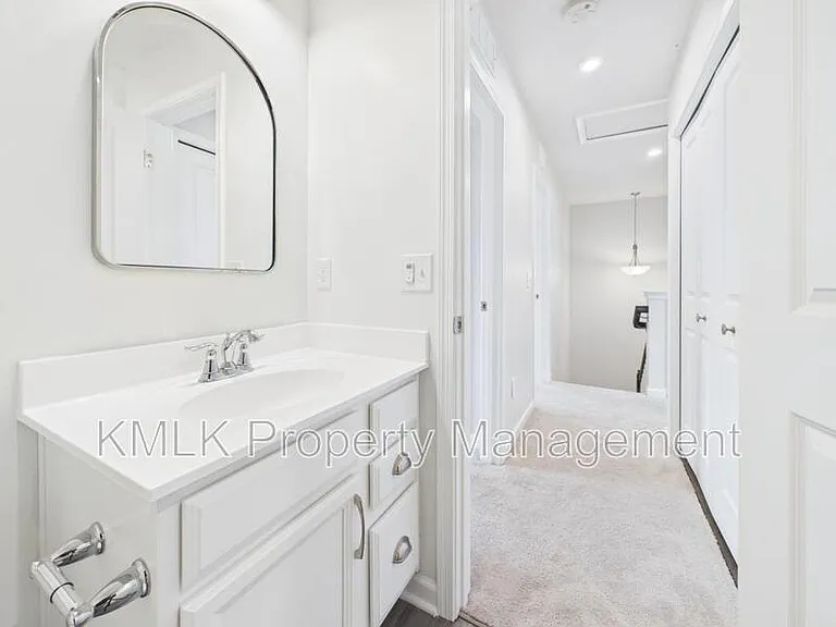 4037 N Steels Cir — Photo 38