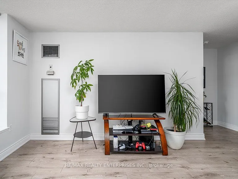 21 Overlea Blvd NE #506 — Photo 13