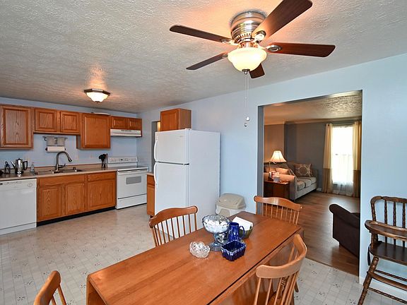 3rd image of 7784 Arrow Wood Dr