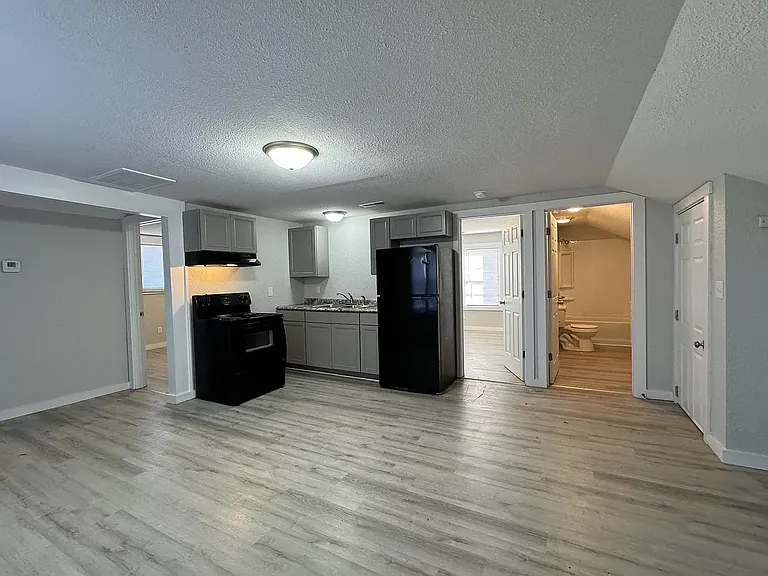 1132 W Division St #B — Photo 3