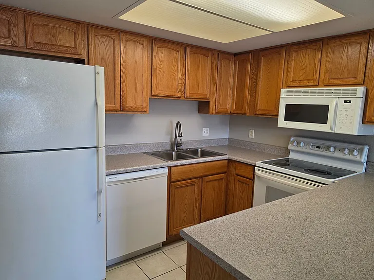 2149 E 10th St #2 — Photo 11