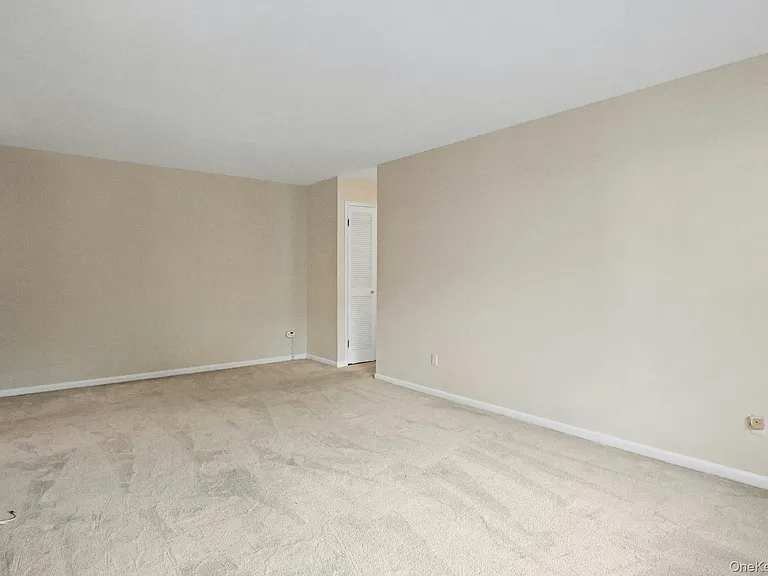 8 Foxwood Dr #4 — Photo 12