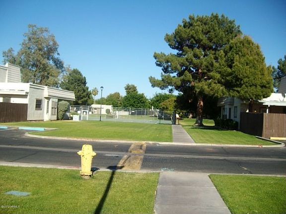 3rd image of 906 E Shobe Dr
