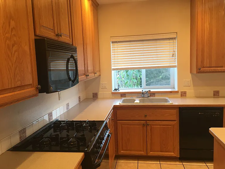 2057 Berwin Ln — Photo 9