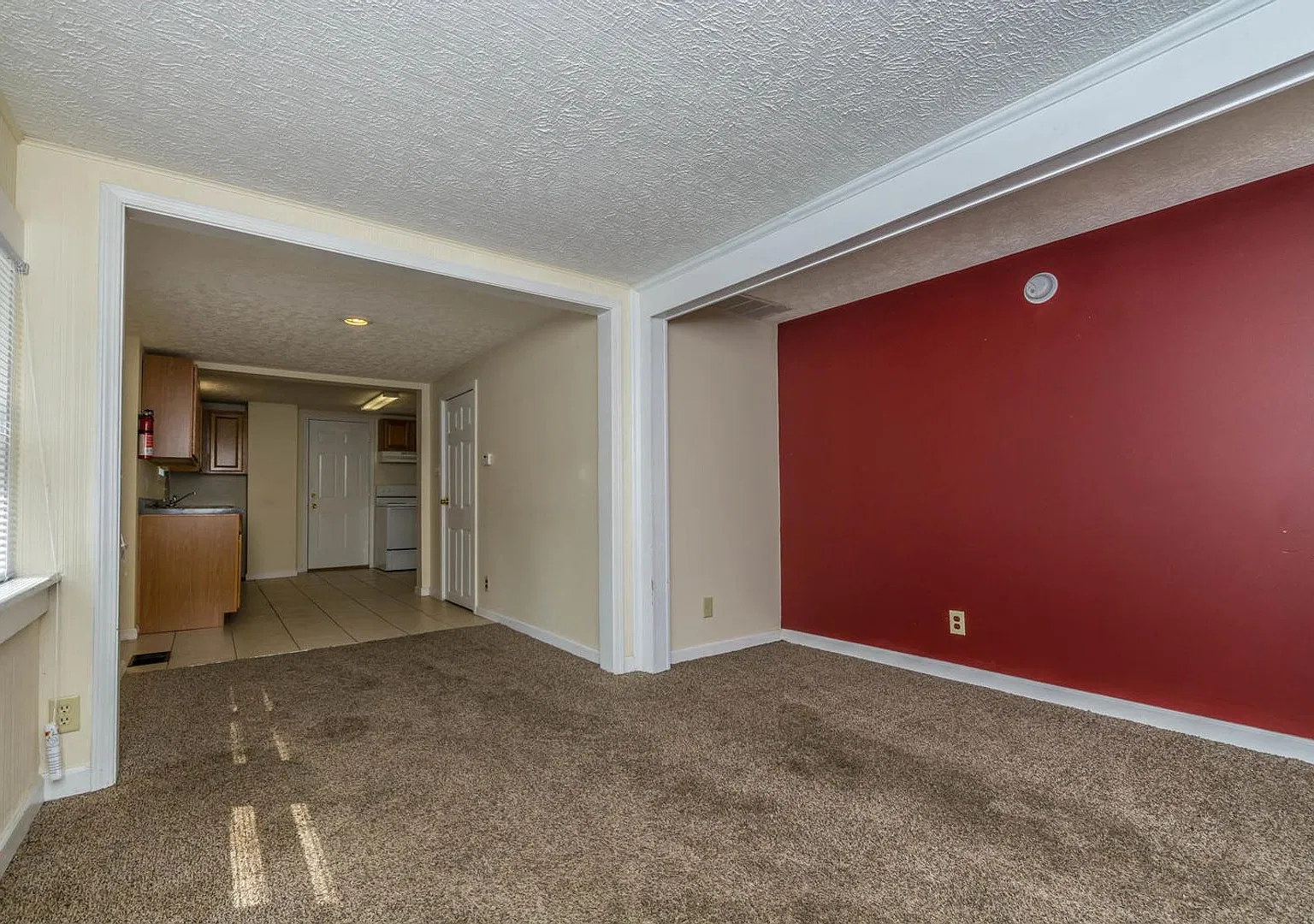 3 Bed 2 Bath House Available for 2027! — Photo 4