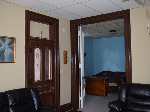 5th image of 406 E Washington St
