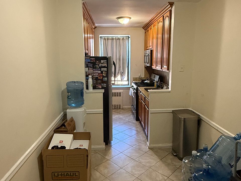 2nd image of 35 Oliver St APT 5H