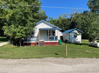 304 Garfield St, Willow Springs, MO 65793