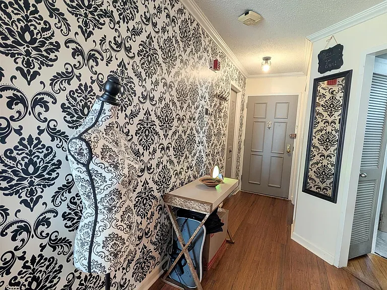 616 Harmon Cove Tower — Photo 12