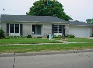 23208 Westbury Dr, Saint Clair Shores, MI 48080