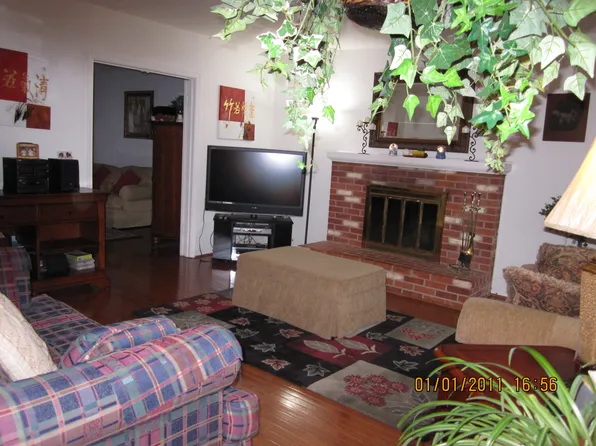 6037 Ridge Ford Dr, Burke, VA 22015