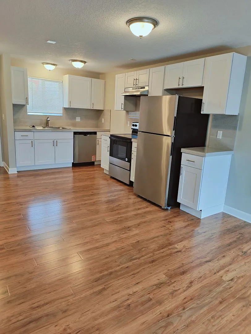 MAC CITY APARTMENTS — Photo 1