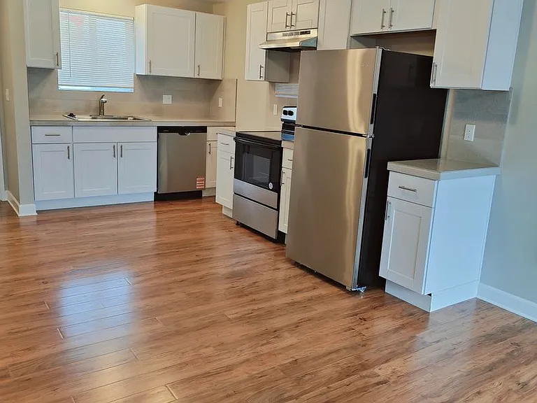 MAC CITY APARTMENTS — Photo 1