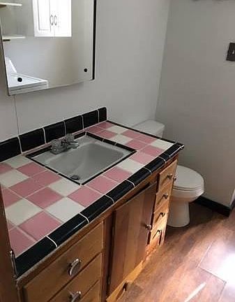 5th image of 877 Edgewood Cir