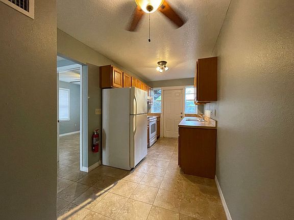 2nd image of 714 E Harwood St #5