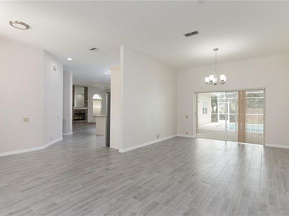 4th image of 361 Hedgerow Ln