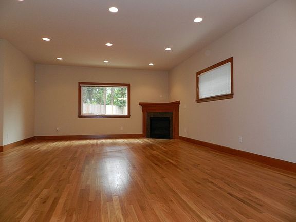 5th image of 11041 23rd Ave NE