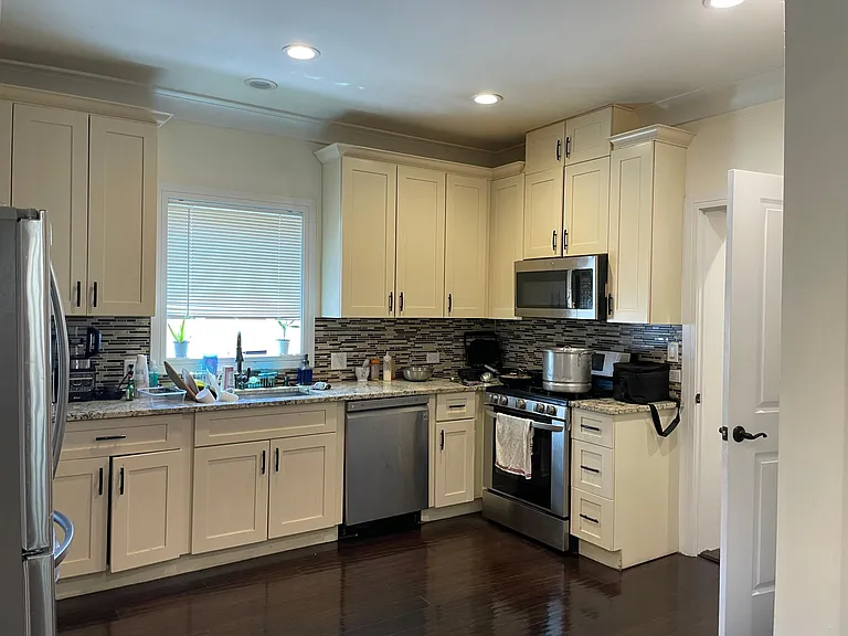 2428 Erie St — Photo 12
