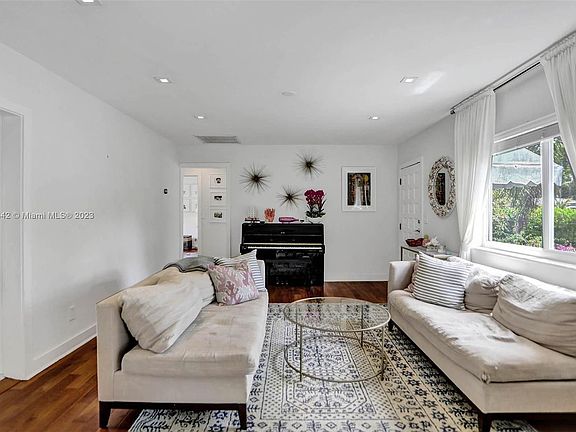 2nd image of 11401 NE 10th Ave