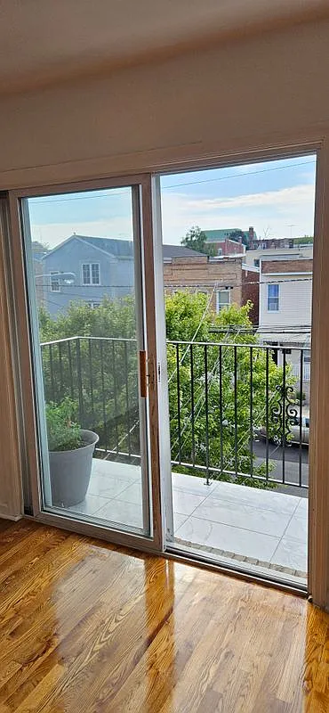 3 bed, 2.0 bath, 1800 sqft, $2,900 — Photo 3