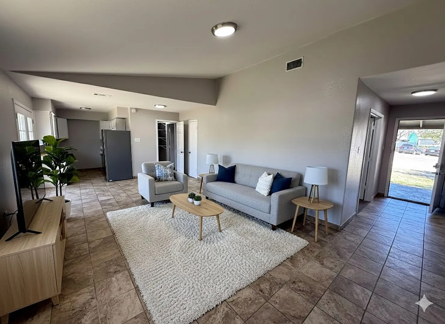 Stunning Rental Home in Southeast Austin 6700 Rockridge Cir — Photo 4