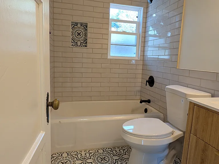 2216 E St — Photo 18