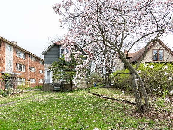 5th image of 11009 S Longwood Dr
