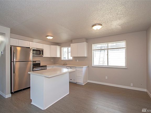 3rd image of 6724 Pacific Ave