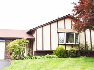 2016 Roselyn Dr, Feasterville, PA 19053