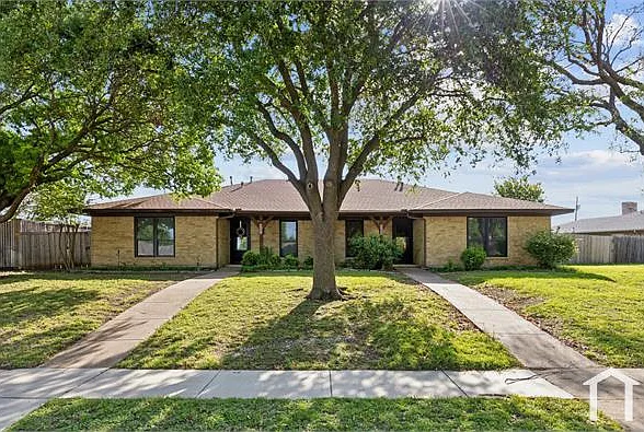 1922 N Floyd Rd — Photo 2