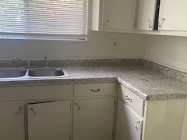 623 Clifton Dr — Photo 7