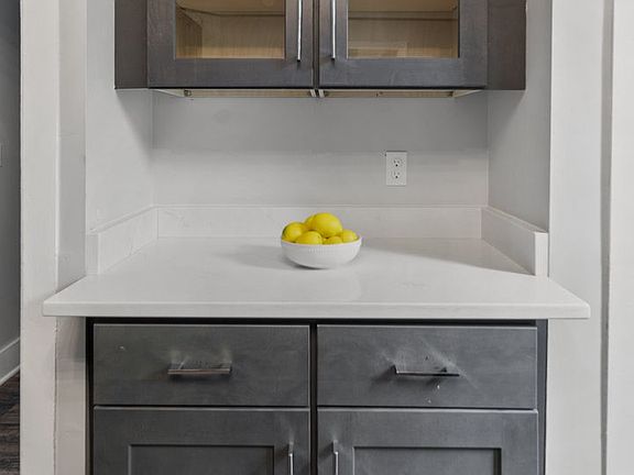 5th image of 601 E State St #43D806171