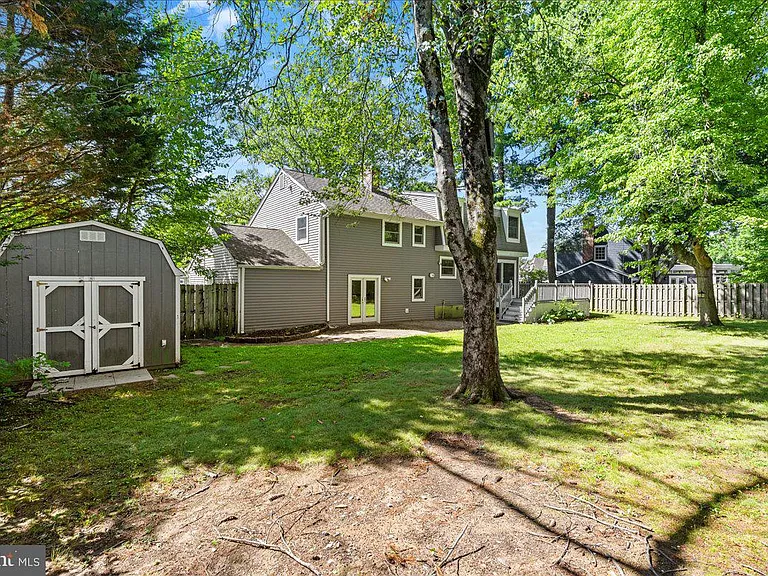 38 Robert Rd — Photo 23