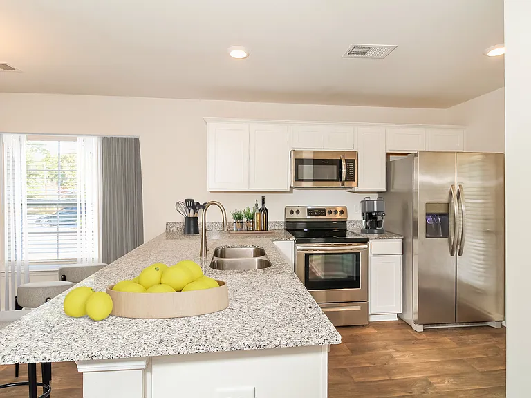 1304 Gardner St — Photo 4