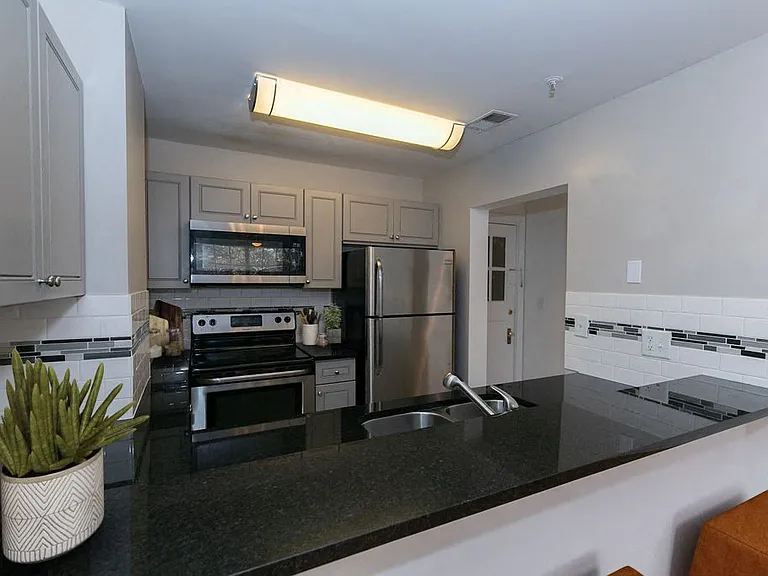 745 Hansell St SE — Photo 1