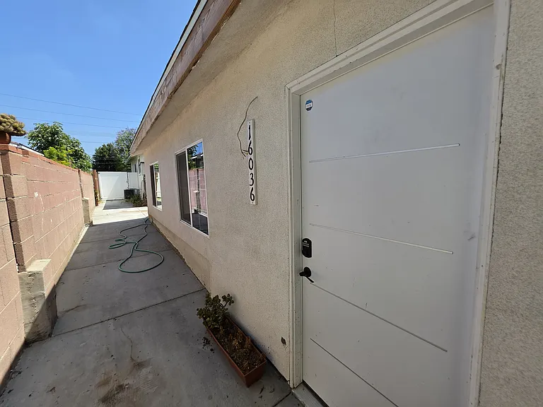 16036 San Fernando Mission Blvd — Photo 29