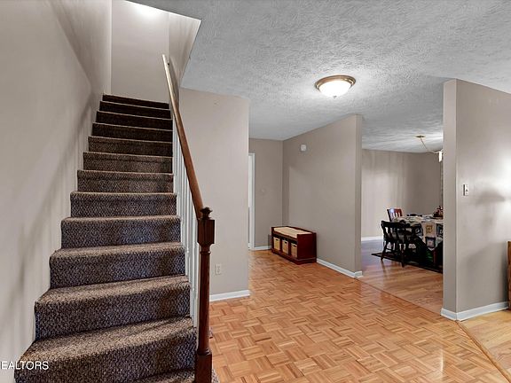 4th image of 11300 Twin View Dr
