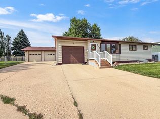 115 25th St NW, Minot, ND 58703